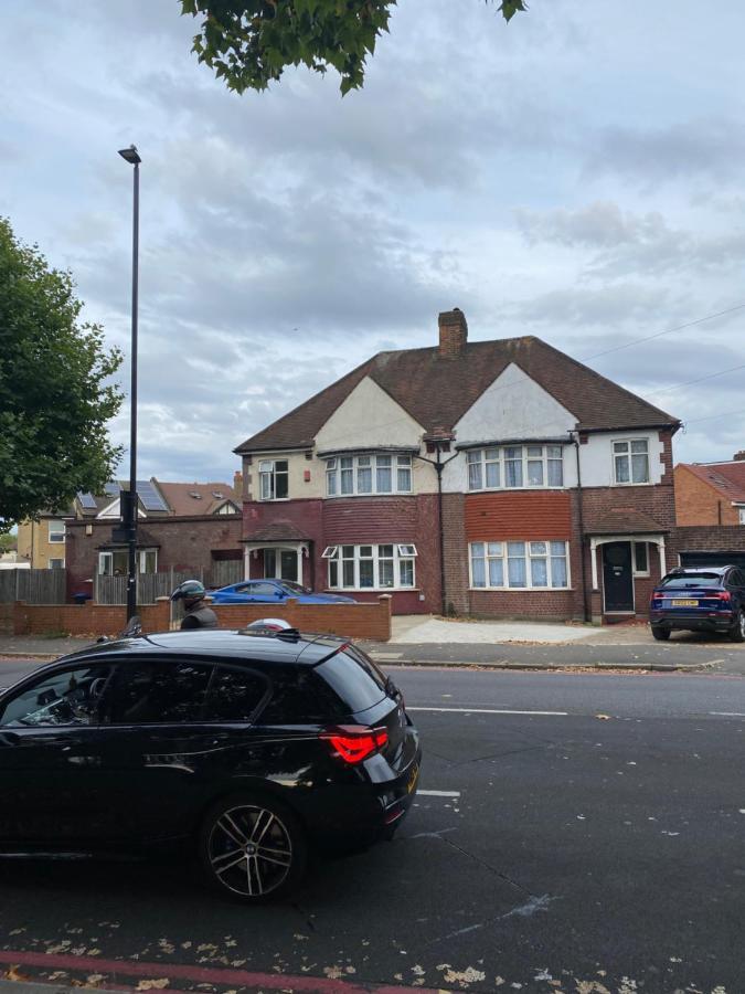 Ferienwohnung Sunrup Heathrow Feltham Exterior foto