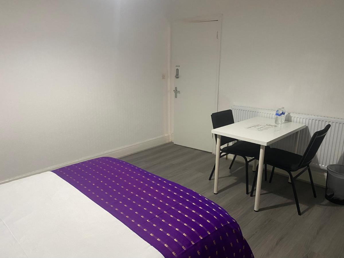 Ferienwohnung Sunrup Heathrow Feltham Exterior foto